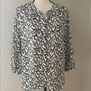 Women's Green & Cream Elbow Length Sleeves Hidden Button Closure Dressy Blouse S